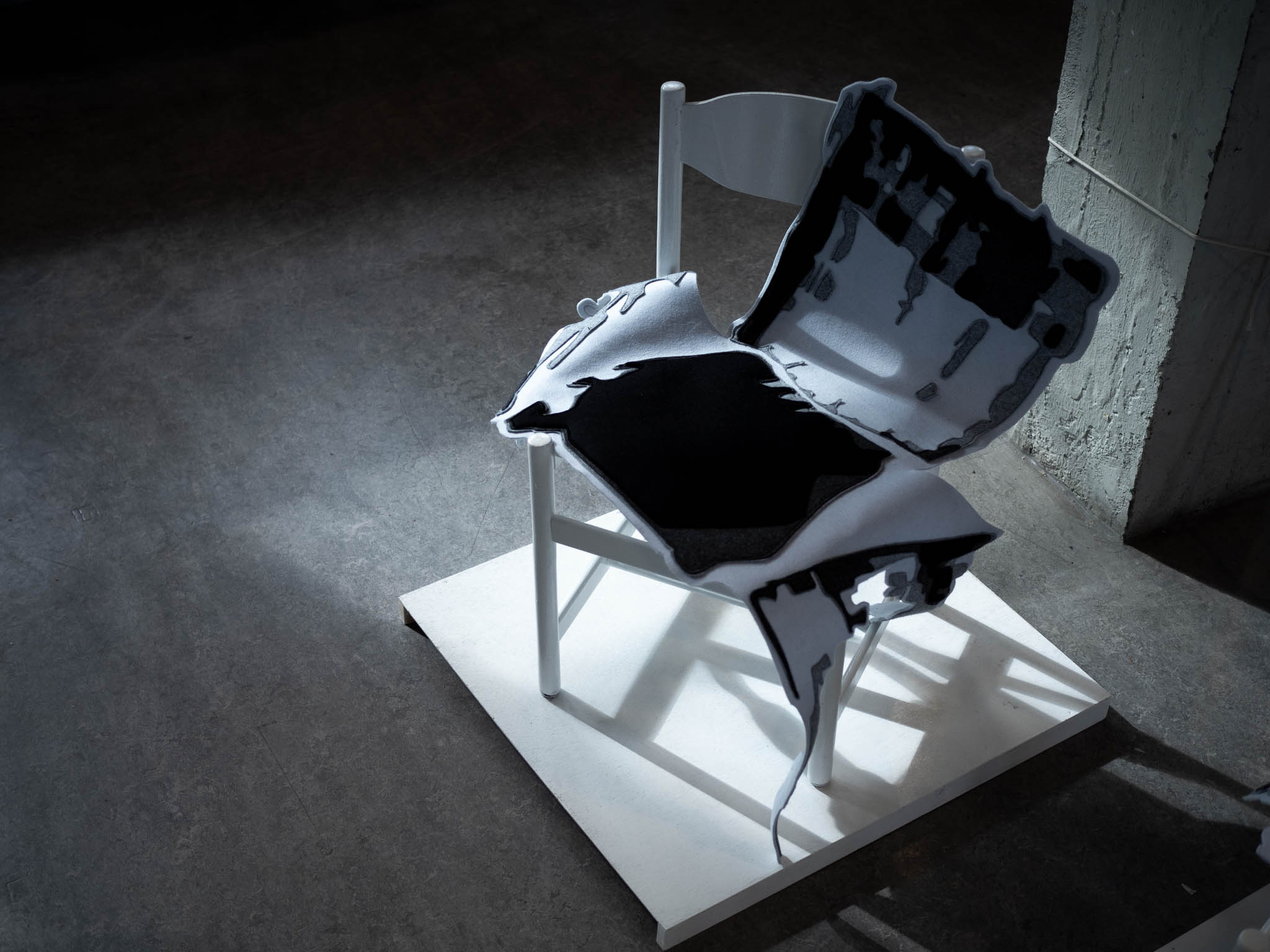 unfolded chair tappestry